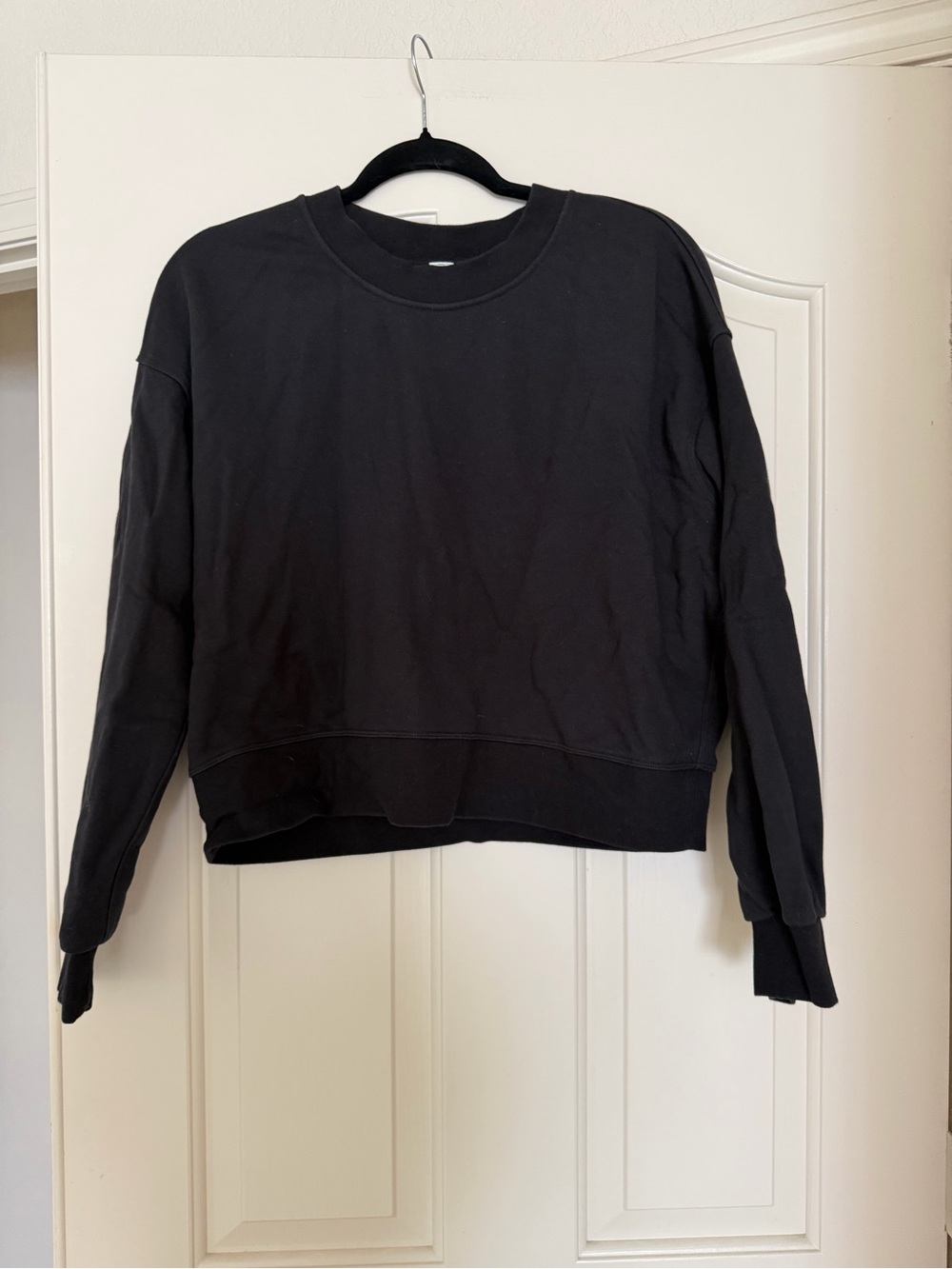 lululemon athletica Black Crewneck Sweatshirt
Perfectly Oversized Crop Crew